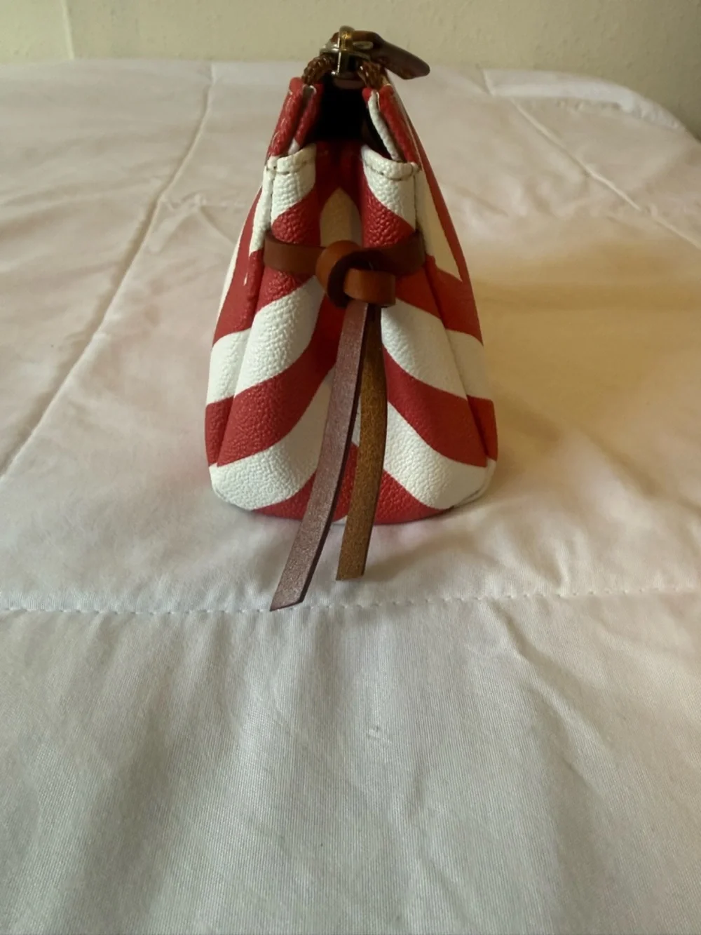 Dooney & Bourke compact chevron